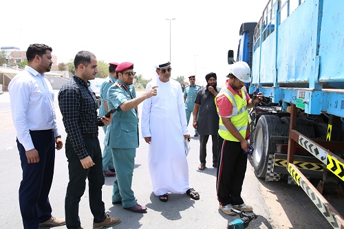 شرطة رأس الخيمة تطبق النظام الإماراتي للرقابة على المقطورات وتلزمها بالترخيص سنوياً والتأمين ضد الحوادث المرورية